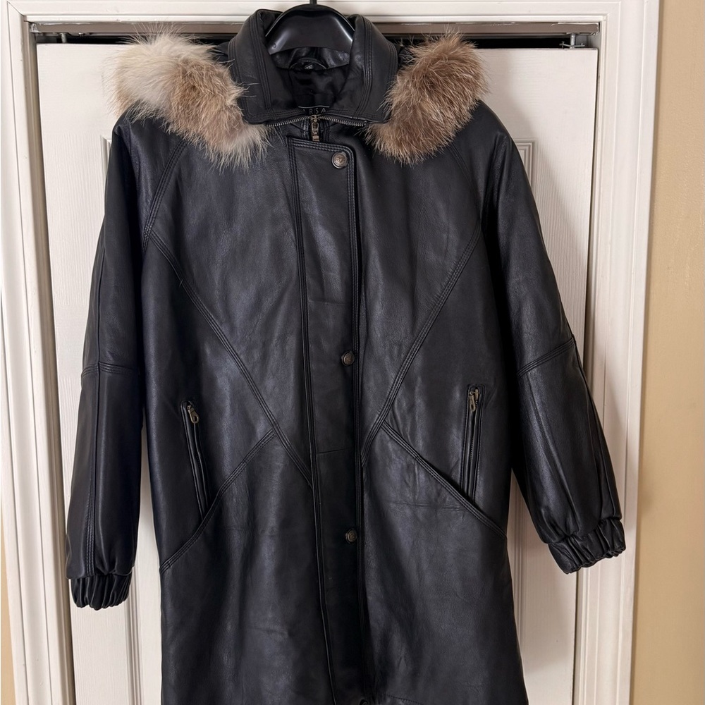 Elegant Black Leather Jacket with Fur Trim